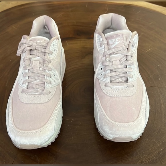 106: Nike Womens Air Max 90 LX (Particle Rose) Size: 7.5 - Picture 2 of 6